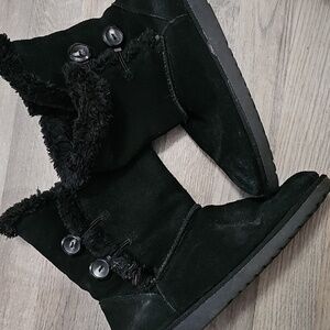 Size 9 black boots